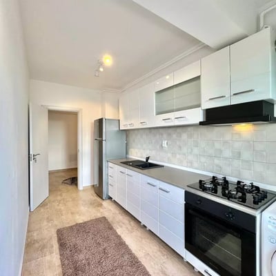 Langzeitmiete einer 2-Zimmer-Wohnung mit Balkon in Bukarest, Rumänien