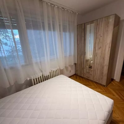 Langzeitmiete einer 2-Zimmer-Wohnung mit 43 m² in Belgrad, Serbien