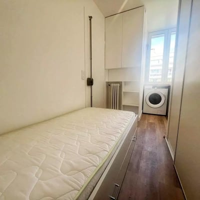 Long-term rental of a renovated 9 m² studio in Paris, France