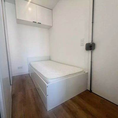 Long-term rental of a renovated 9 m² studio in Paris, France