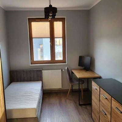 Долгосрочная аренда 3-комнатной квартиры 52.5м² в Кракове, Польша