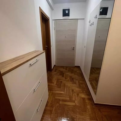 Alquiler a largo plazo de un departamento de 2 habitaciones de 43m² en Belgrado, Serbia