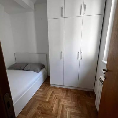 Alquiler a largo plazo de un departamento de 2 habitaciones de 43m² en Belgrado, Serbia