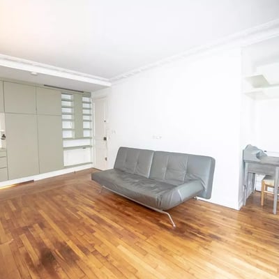 Long-term rental of a 2-room apartment 52m² in Paris, France