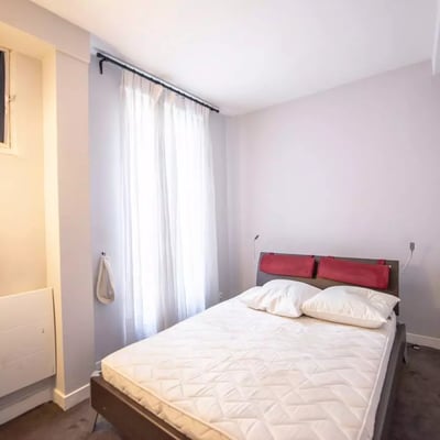 Long-term rental of a 2-room apartment 52m² in Paris, France