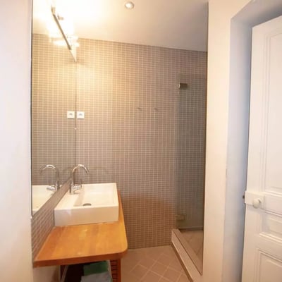 Long-term rental of a 2-room apartment 52m² in Paris, France