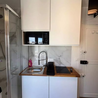 Long-term rental of a 9m² studio in Paris, France