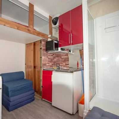 Long-Term Rental – 9 m² Studio in Paris, France