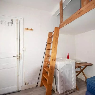 Long-Term Rental – 9 m² Studio in Paris, France