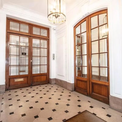 Long-Term Rental – 9 m² Studio in Paris, France