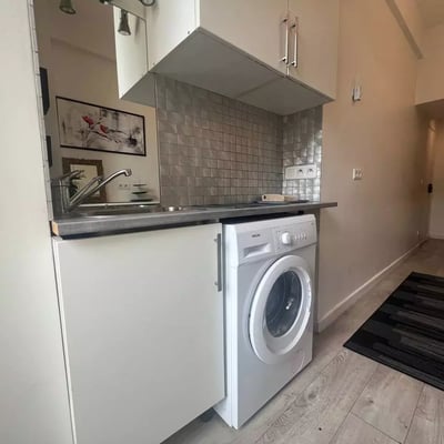 Long-Term Rental – 10 m² Studio in Paris, France