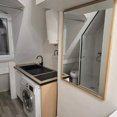 Long-Term Rental – 9 m² Studio in Paris, France