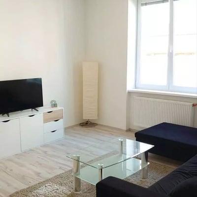 Langfristige Miete 2-Zimmer-Wohnung mit separater Küche in der Altstadt von Bratislava, Slowakei