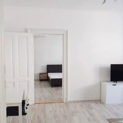 Langfristige Miete 2-Zimmer-Wohnung mit separater Küche in der Altstadt von Bratislava, Slowakei