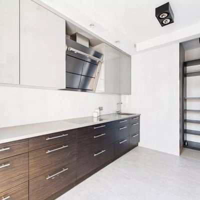 Langzeitmiete einer 80 m² großen Dreizimmerwohnung im Stadtteil Śródmieście, Warschau, Polen