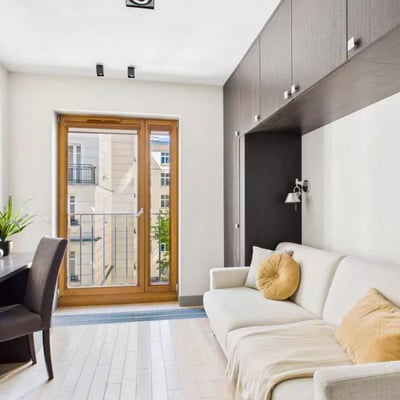 Langzeitmiete einer 80 m² großen Dreizimmerwohnung im Stadtteil Śródmieście, Warschau, Polen