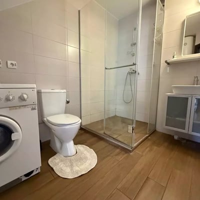 Location longue durée d’un appartement de 3 pièces de 80 m² au centre-ville, Belgrade, Serbie