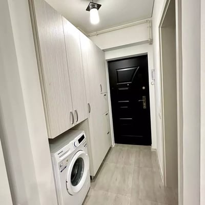 Langfristige Miete eines 1-Zimmer-Studios in einem Neubau, 2. Stock, Bukarest, Rumänien