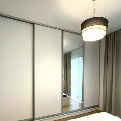 Langzeitmiete moderne 2-Zimmer-Wohnung 44 m² in Mokotów, Warschau, Polen