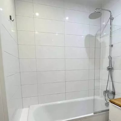 Langzeitmiete moderne 2-Zimmer-Wohnung 44 m² in Mokotów, Warschau, Polen