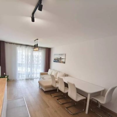 Location longue durée d’un appartement 4 pièces 80m² avec grand balcon à Jagodno, Wrocław, Pologne