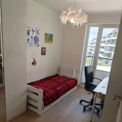 Location longue durée d’un appartement 4 pièces 80m² avec grand balcon à Jagodno, Wrocław, Pologne