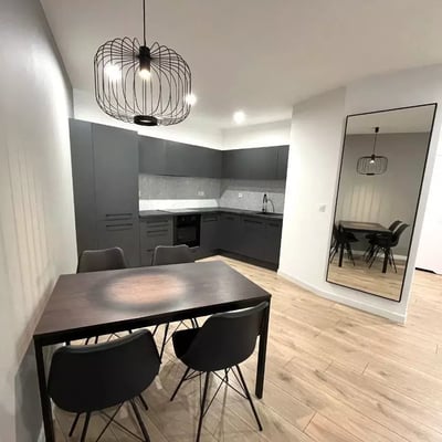 Alquiler a largo plazo de un piso de 3 habitaciones 64.5 m² en el distrito de Zabłocie, Cracovia, Polonia