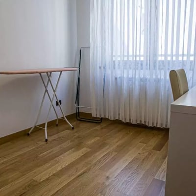 Alquiler a largo plazo de piso de 3 habitaciones 90m² en el distrito de Vračar, Belgrado, Serbia
