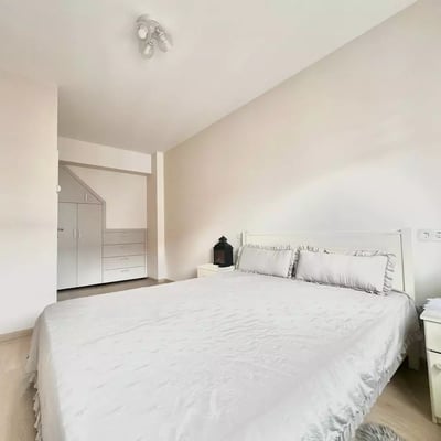 Langzeitmiete einer 3-Zimmer-Wohnung mit 90 m² in Brașov, Rumänien