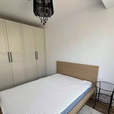 Location longue durée d’un appartement 2 pièces de 53m² dans le quartier Tarnogaj, Wrocław, Pologne