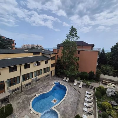 Location longue durée d’un appartement 2 pièces avec vue sur mer, Varna, quartier Alen Mak, Bulgarie