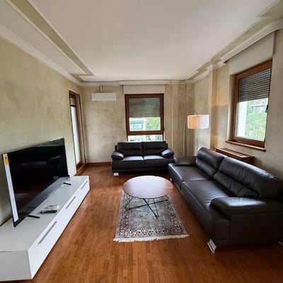 Location longue durée d’un appartement de 3 pièces 75m² dans le quartier Čukarica, Belgrade, Serbie