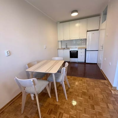 Langzeitmiete 2-Zimmer-Wohnung 43 m² mit Donau-Blick, Zentrum, Belgrad, Serbien