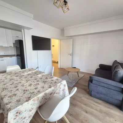 Langzeitmiete einer 2-Zimmer-Wohnung, 52 m², Brașov, Rumänien