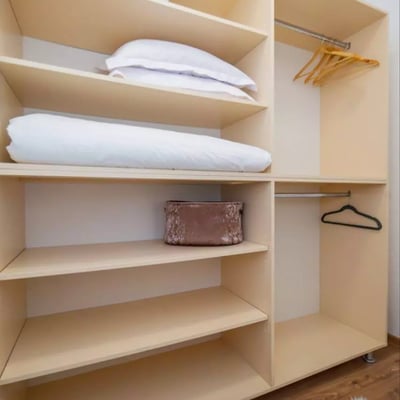 Langzeitmiete einer 2-Zimmer-Wohnung, 77 m², Stadtteil Tracțorul, Brașov, Rumänien