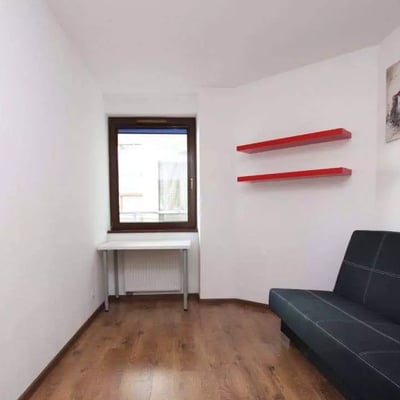 Langzeitmiete einer 2-Zimmer-Wohnung, 43 m², im Stadtteil Przedmieście Oławskie, Breslau, Polen