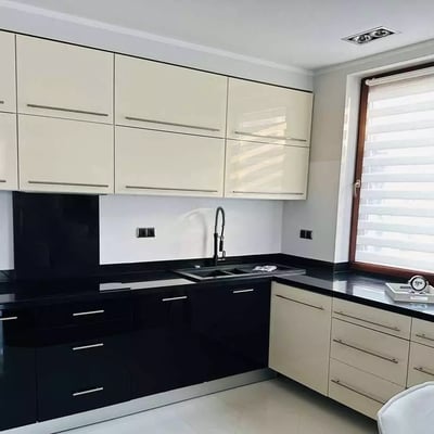 Langzeitmiete einer 3-Zimmer-Wohnung mit 78 m² in Warschau, Polen