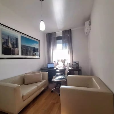 Langzeitmiete einer 3-Zimmer-Wohnung mit 65 m² in Neu-Belgrad, Serbien