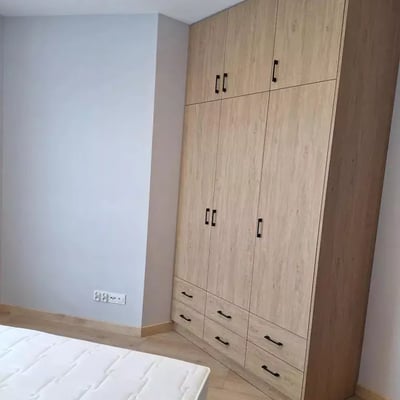 Длительная аренда 4-комнатной квартиры 78 м² в районе Śródmieście, Краков, Польша