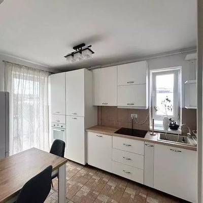 Alquiler a largo plazo de apartamento de 2 habitaciones 80 m², Brașov, Rumanía