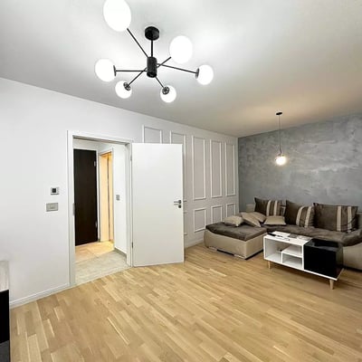 Alquiler a largo plazo de apartamento de 2 habitaciones en el centro de Brașov, Rumanía