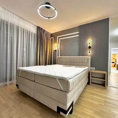 Alquiler a largo plazo de apartamento de 2 habitaciones en el centro de Brașov, Rumanía