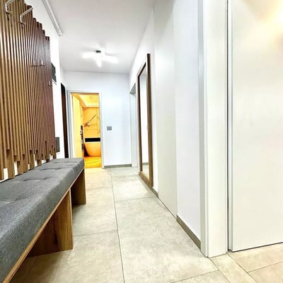 Alquiler a largo plazo de apartamento de 2 habitaciones en el centro de Brașov, Rumanía