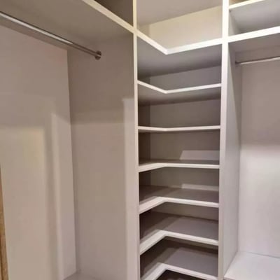 Location longue durée d’un appartement 4 pièces de 78 m² au centre de Cracovie, Pologne