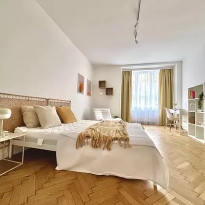 Long-term rental of 3-room apartment 102 m² in Stare Miasto, Kraków, Poland