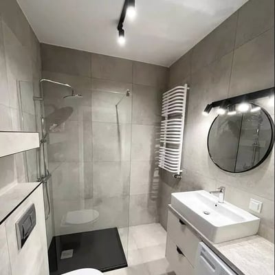 Location longue durée d’un appartement de 45 m² et 2 pièces dans le quartier Wola, Varsovie, Pologne