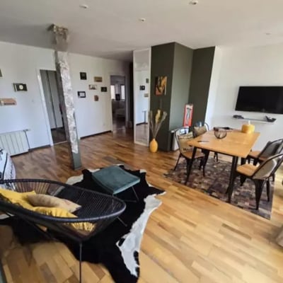 Alquiler a largo plazo de piso de 4 habitaciones en el centro de Varna, Bulgaria