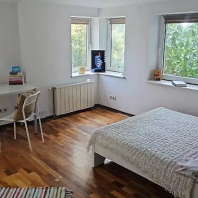 Long-term rental of 4-room apartment in the center of Varna, Bulgaria