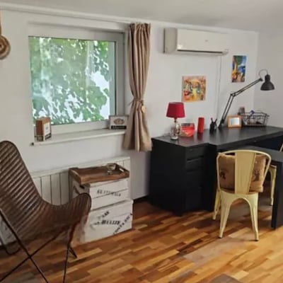 Alquiler a largo plazo de piso de 4 habitaciones en el centro de Varna, Bulgaria