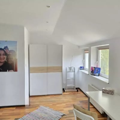 Alquiler a largo plazo de piso de 4 habitaciones en el centro de Varna, Bulgaria